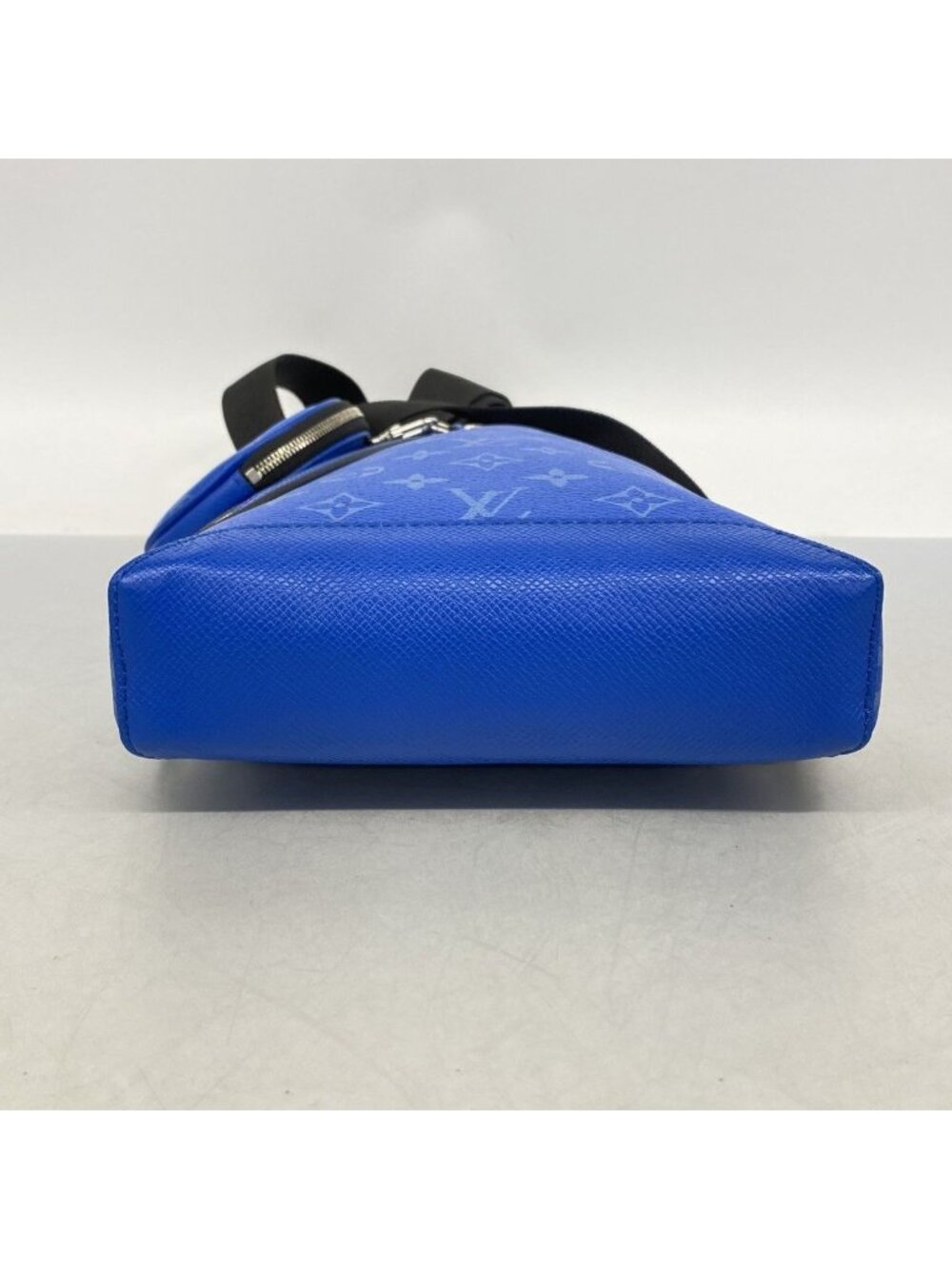 Louis Vuitton Belt Bag Taigarama Duo Blue - Picture 3 of 8